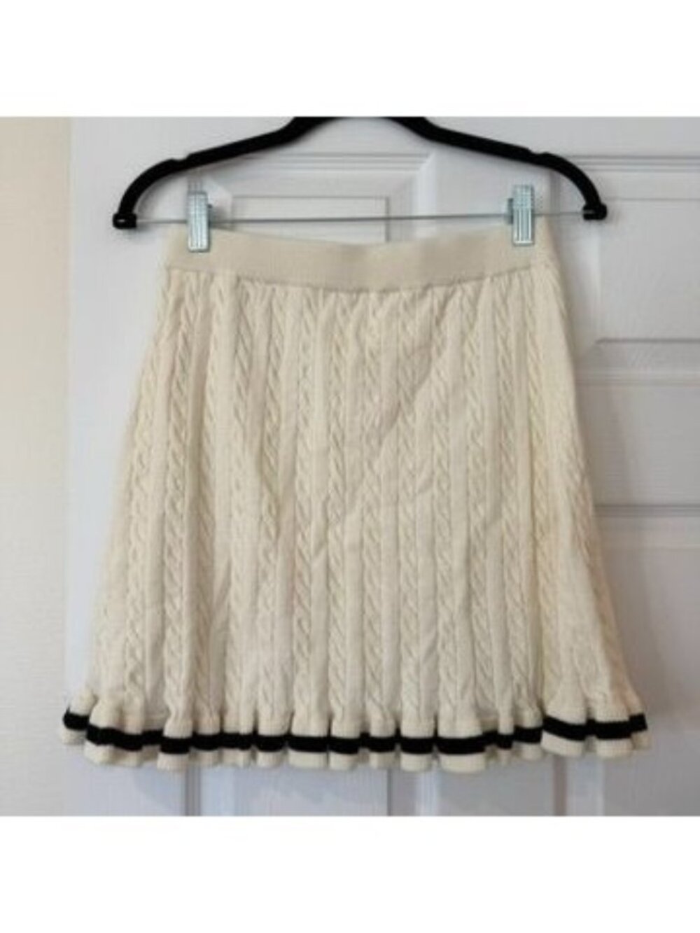 Cream Cable Knit Black Trim Pleated Mini Skirt Size Medium NWT Old Money